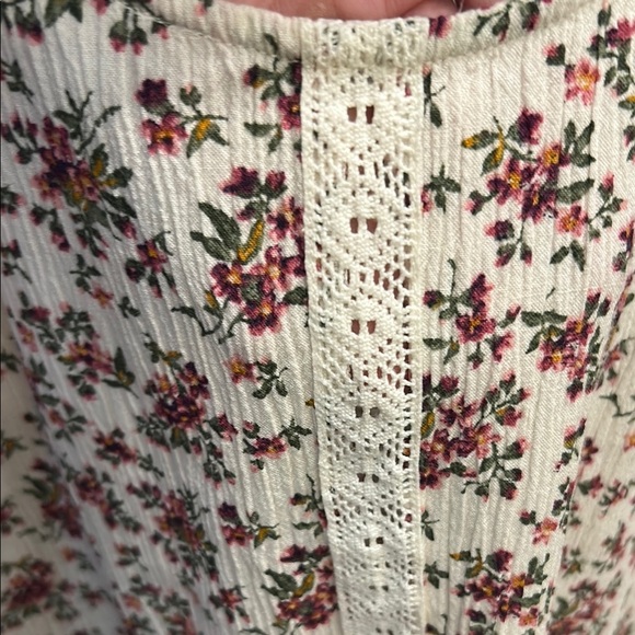 American Eagle Outfitters Pink Cream Fitted‎ Ruffled Camisole - Picture 4 of 10